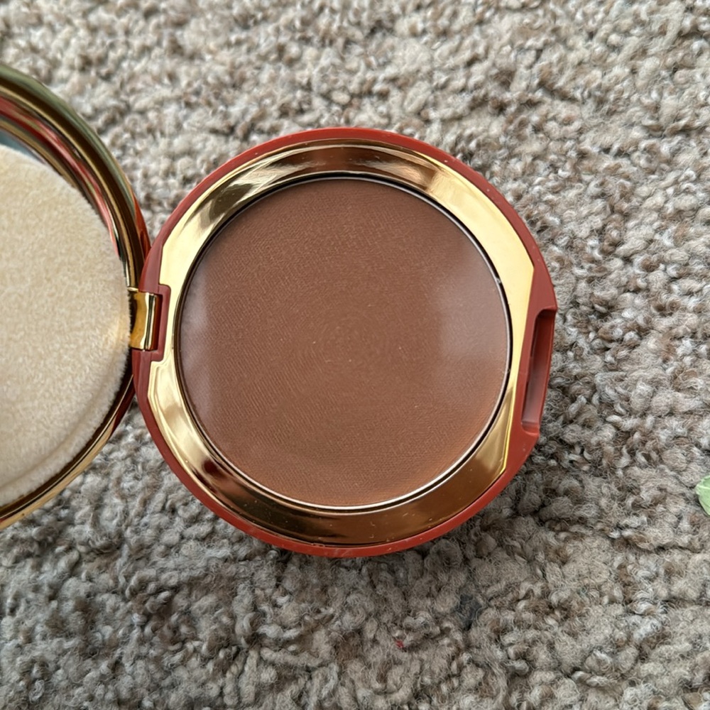 New never used Besame face powder - Picture 4 of 4